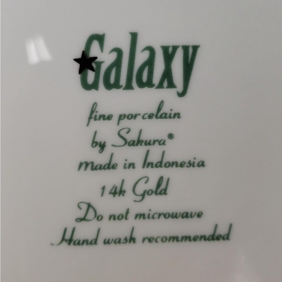 Sakura Galaxy Green w/14 Carat Gold Star ~ 6 Dinner, 2 Lunch, 8 Mugs - Picture 2 of 9
